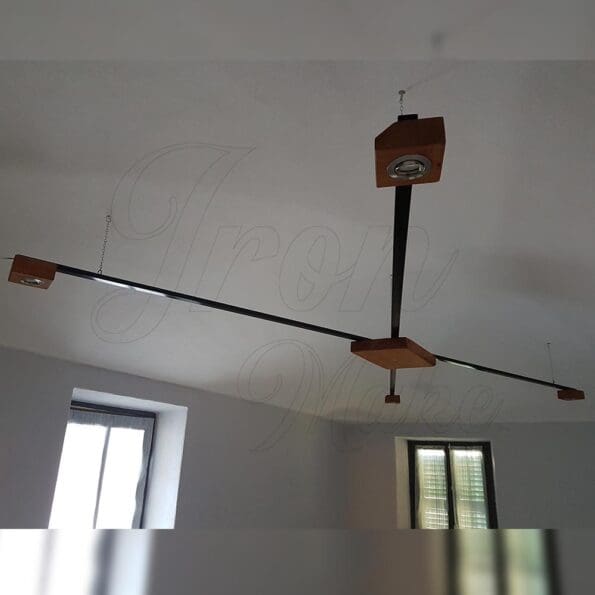 lampadario-ferro-legno cross1