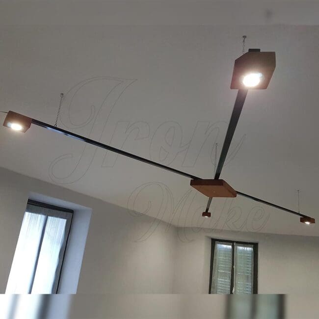 lampadario-ferro-legno cross3