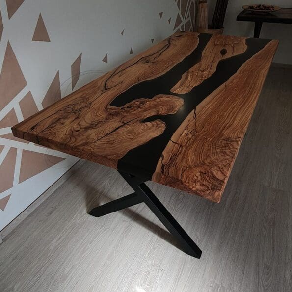 tavolo-in-legno-e-resina-erebo1