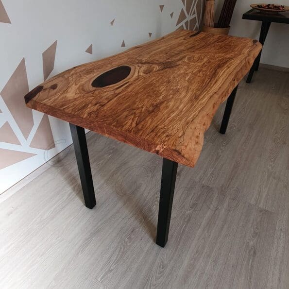 tavolo-in-legno-e-resina-febe1