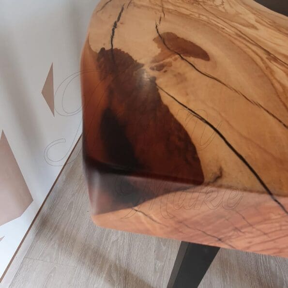 tavolo-in-legno-e-resina-febe3