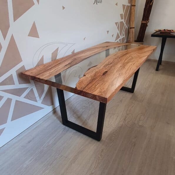 tavolo-in-legno-e-resina-iperione1