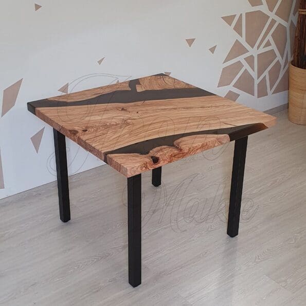 tavolo-in-legno-e-resina-philotes1