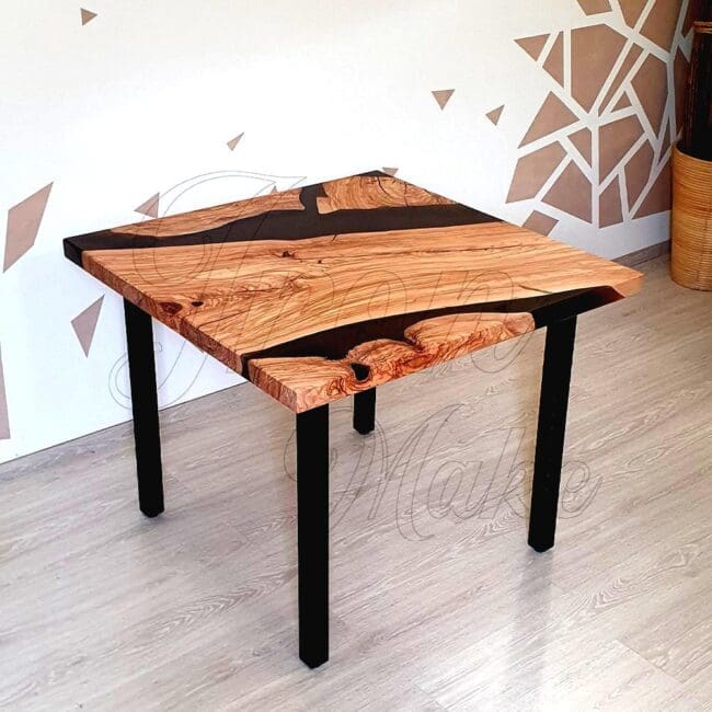 tavolo-in-legno-e-resina-philotes1-boost