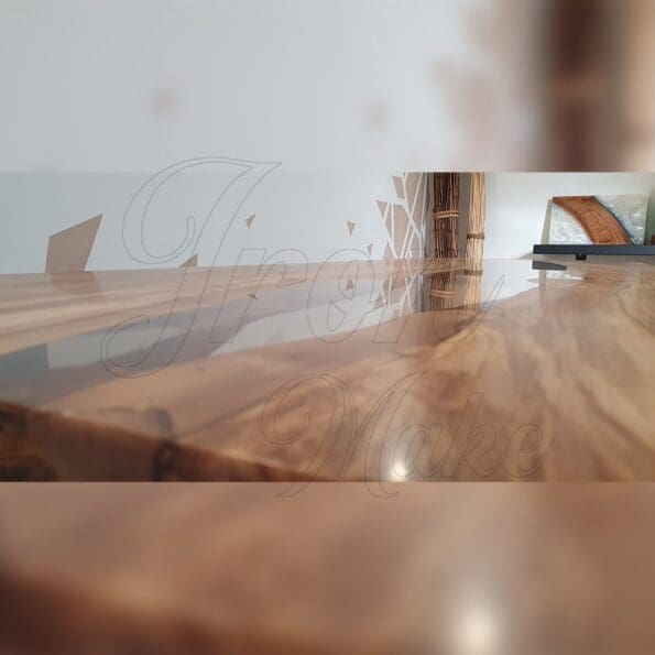 tavolo-in-legno-e-resina-inok8-1