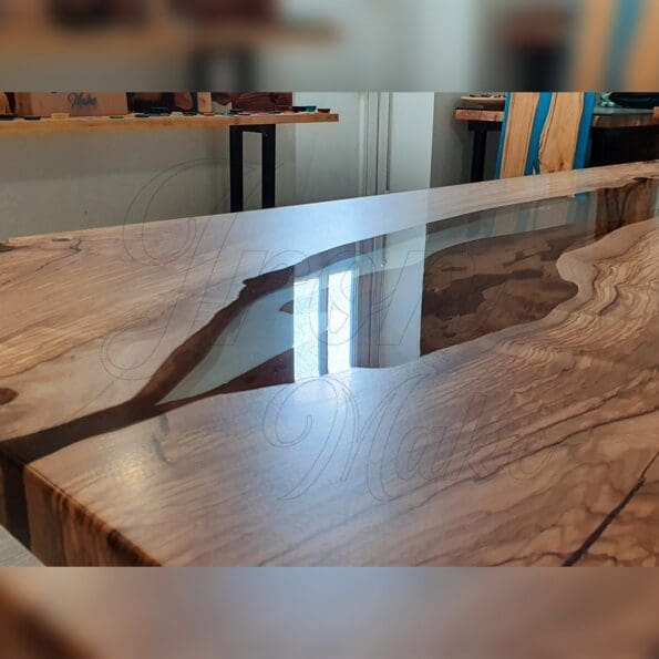 tavolo-in-legno-e-resina-inok9-1