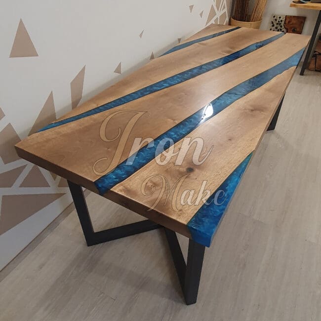 tavolo in legno e resina-parallel12