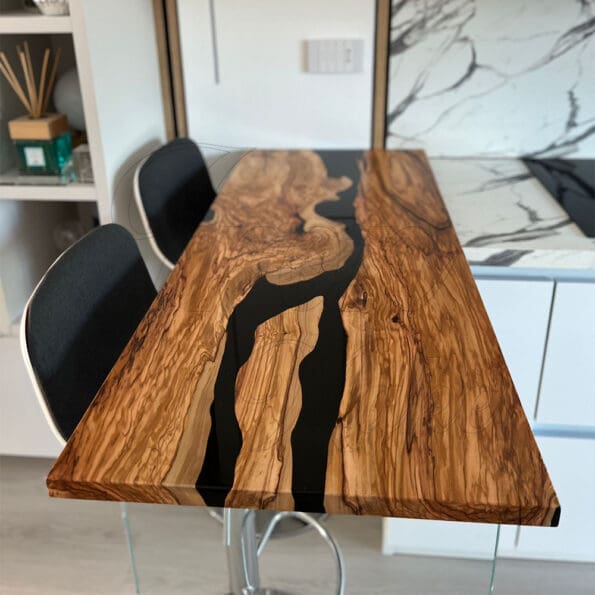 tavolo-in-legno-e-resina-blacktwins2