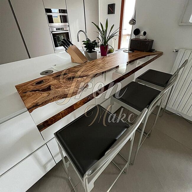 piano-snack-in-legno-e-resina-half1-concentrate