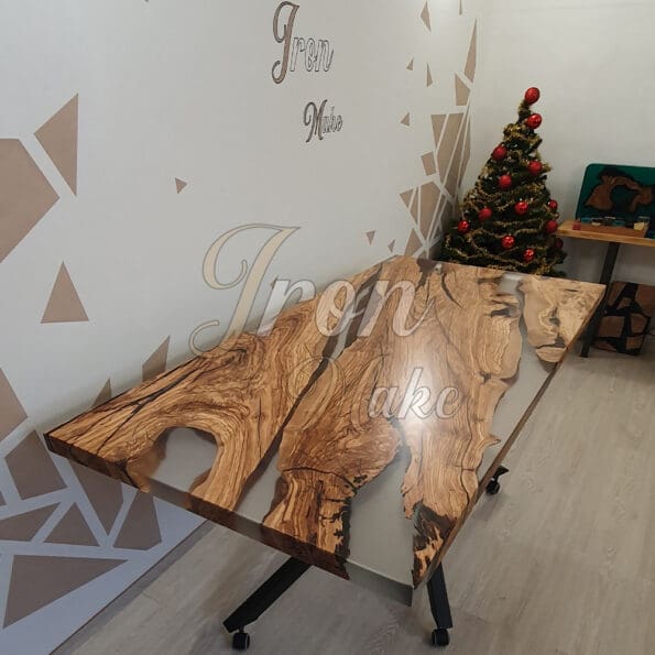 tavolo-in-legno-e-resina-frozen3