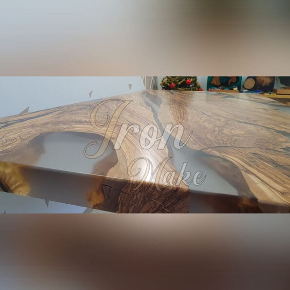 tavolo-in-legno-e-resina-frozen9