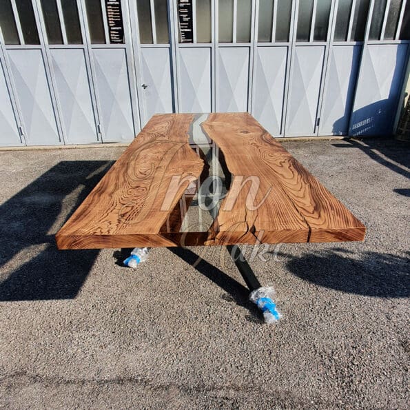 tavolo-in-legno-e-resina-superior7