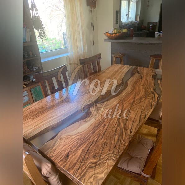 tavolo-in-legno-e-resina-tangle10