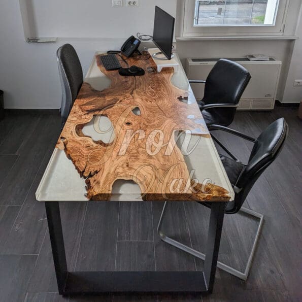 tavolo in legno e resina-dipinto3