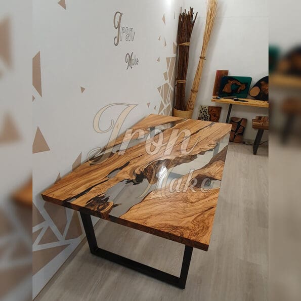 tavolo in legno e resina-arrow2