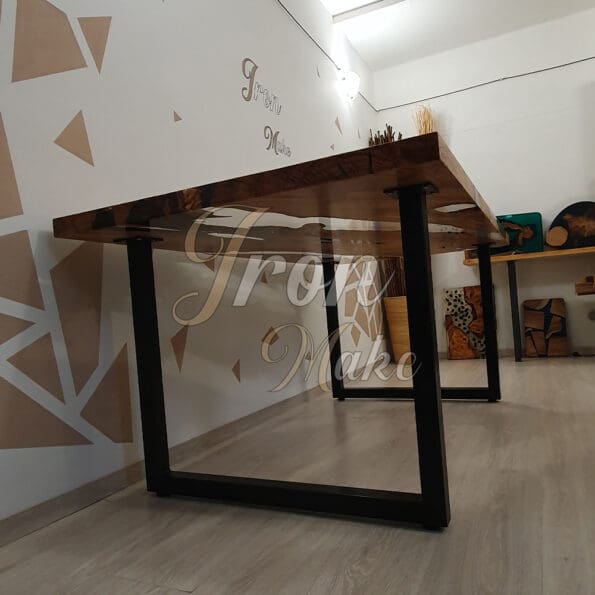 tavolo in legno e resina-arrow5