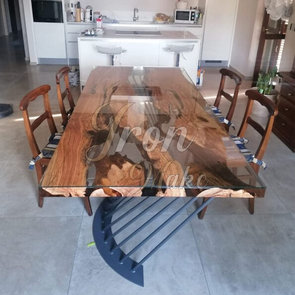 tavolo in legno e resina-delta1