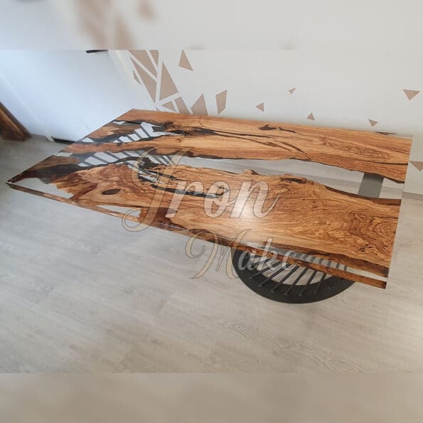 tavolo in legno e resina-delta13