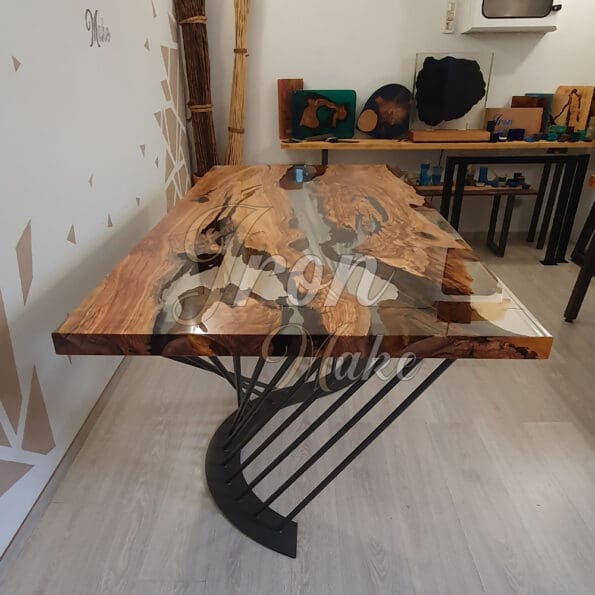 tavolo in legno e resina-delta16