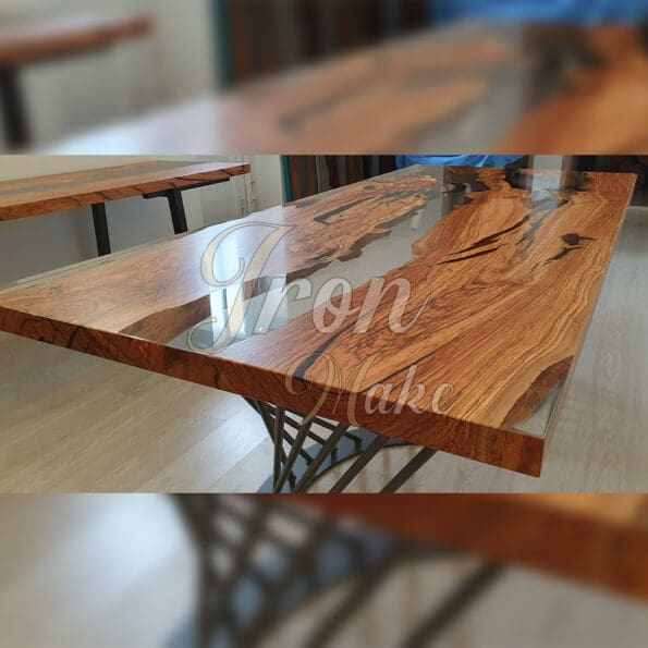 tavolo in legno e resina-delta21