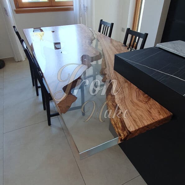 tavolo in legno e resina-elisabeth3