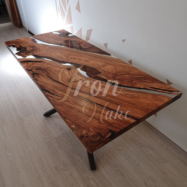 tavolo in legno e resina-grow10