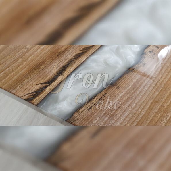 tavolo in legno e resina-shiny14