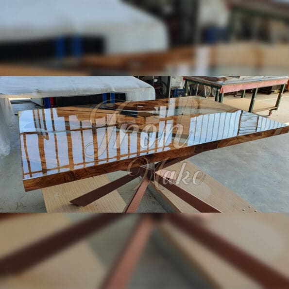 tavolo in legno e resina-golden1