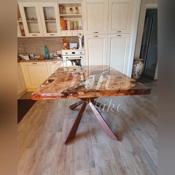 tavolo in legno e resina-golden24