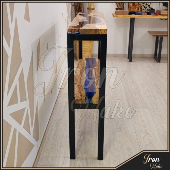 Mobiletto-in-legno-e-resina-Shelves1-Iron Make