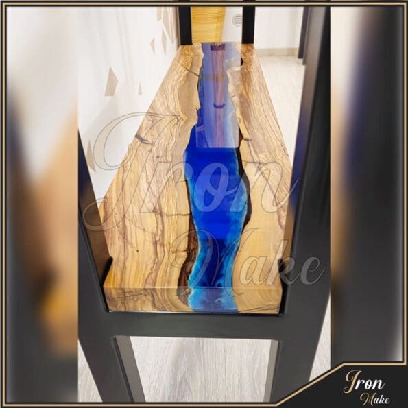 Mobiletto-in-legno-e-resina-Shelves3-Iron Make