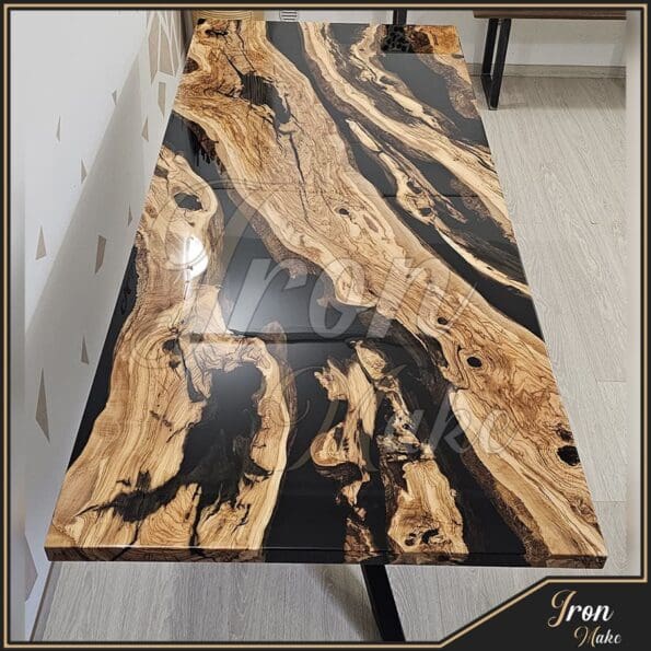 Tavolo-in-legno-e-resina-Blacked4-Iron Make